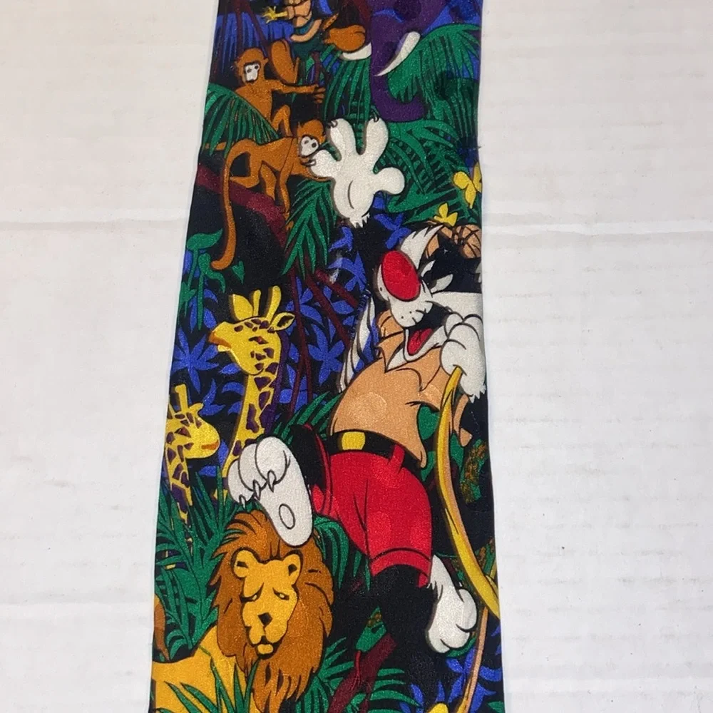 Vintage Warner Brothers 1993 Taz, Bugs Bunny, Sylvester and Tweetie necktie